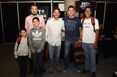 10032019 POSAN PARA LA FOTO.  Óscar, Eddy, Enrique, Lalo, Óscar jr. e Iker.