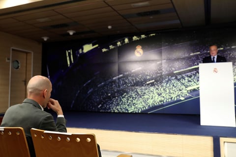 "Llega al Real Madrid de nuevo el mejor entrenador del mundo. Si vuelves a estar con nosotros es porque amas a este escudo y todo lo que representa para millones de aficionados."