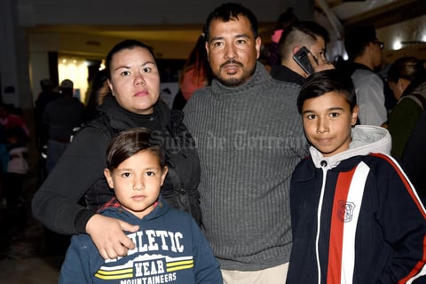 13032019 EN FAMILIA.  Mayra, Cristian, André y Diego.
