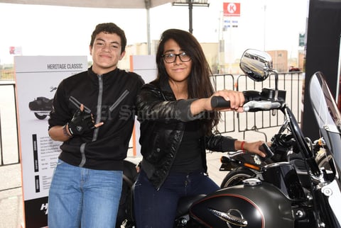 13032019 EN RECIENTE EVENTO.  Óscar y Frida.