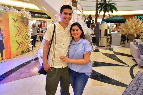 13032019 EN PAREJA.  Omar y Adi.