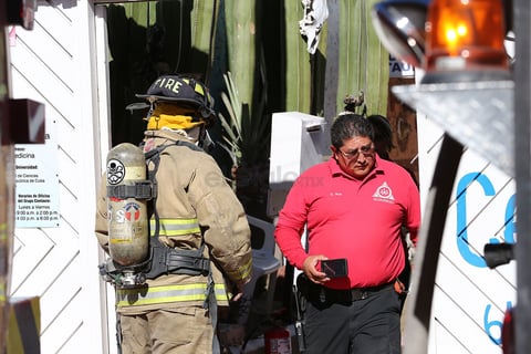 Elementos de Protección Civil Municipal arribaron al lugar para combatir el incendio.