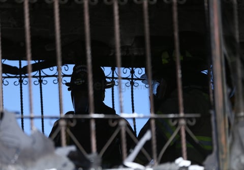 El fuego se extendió a otras áreas sin que se reporten personas lesionadas.