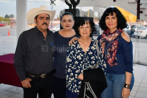 14032019 EN RECIENTE EVENTO.  Eduardo, Belinda, Esther y Esther.