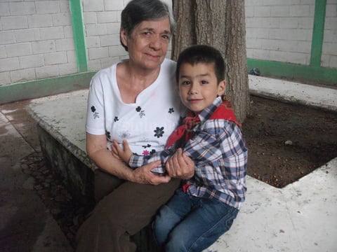14032019 EN FAMILIA.  Hortensia con su nieto, Paquito.