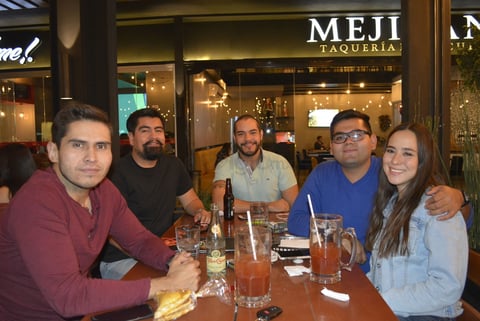 Alex Rodríguez , Luis Jáquez, Humberto Flores, Alejandro Galindo y Claudia Flores.