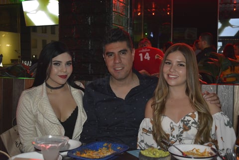 Jeenssy Herrera, Dany Mag y Fernanda Sinaí.