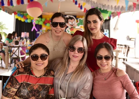 Coral, Maggy, Vanessa, Cecy y July