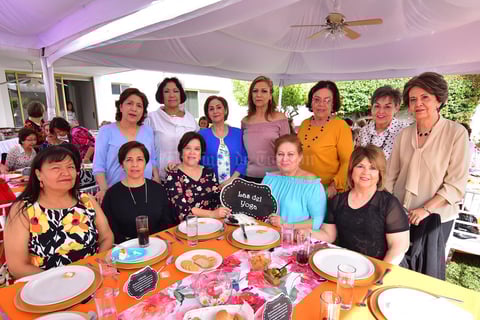 Beatriz, Paula, Licha, Ma. Eugenia, Magaly, Nena, Tere, Estelita, Irma, Paty y Kechu