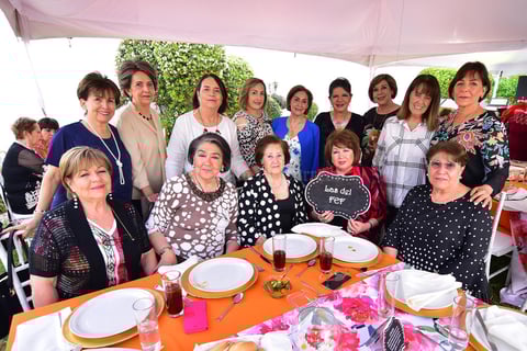 Elsita, Nena, Marycarmen, Estelita, Kiki, Susy, Lupita, Paty, Yolanda, Mariza, Sra. Lolita, Lupita y Licha