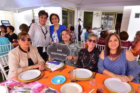 Magaly, Iliana, Charo, Licho, Chayo y Cristy