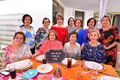 Martha, Tomate, Licha, Manis, Cristy, Chelo, Beatriz, Conchita, Caro, Gaby y Nena