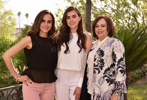 Barbara con su mama, Angelica Gallegos, y su abuelita, Olga de Sosa de Gallegos