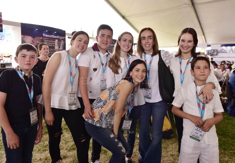 Adolfo, Manuela, Carlos, Marisofi, Miriam, Adris, Josema y Valeria