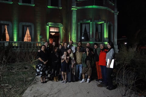 Esta semana  todo el equipo de producción se trasladará a dicho recinto que albergará a los ‘Briceño’, una familia que adquiere una propiedad para iniciar una nueva vida sin imaginar que una fuerza paranormal los acechará y terminará por ocupar el cuerpo de ‘Karem’, la más pequeña.