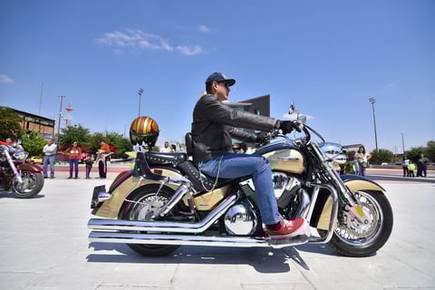 Celebran a la primavera con desfile en Torreón