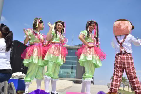 Celebran a la primavera con desfile en Torreón