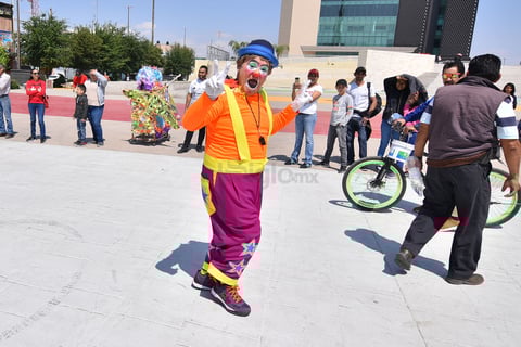 Celebran a la primavera con desfile en Torreón