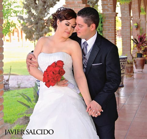 Felicidades para la Sra. Alejandra Najera Valdez y Sr. Ramsés Ortiz Lozano, quienes mañana
celebran 7 años de su unión matrimonial. Les desea Yolanda Guzmán.
