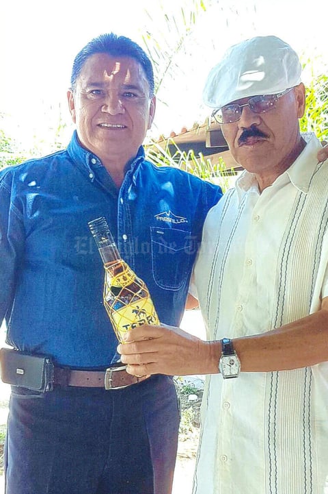 17032019 Miguel Gómez Ch. y Mario Flores F. en su cumpleaños.