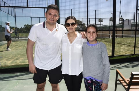 20032019 MUY CONTENTOS.  Héctor, Brenda y Bárbara.