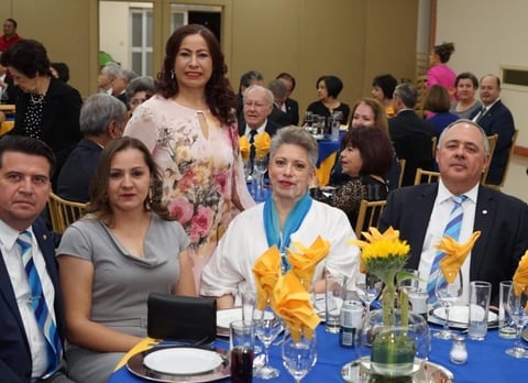 20032019 Algunos de los asistentes a cena de aniversario.