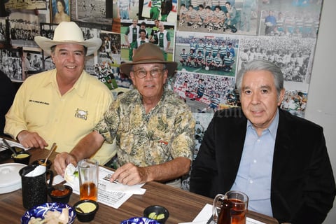 21032019 ENTRE AMIGOS.  Carlos, Juan Manuel y Arturo.