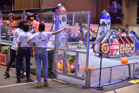 Hoy jueves iniciaron las acciones de taller y partidos de prueba del FIRST Laguna Regional, evento que otorgará 6 pases directos al mundial de Houston, en el mes de abril.