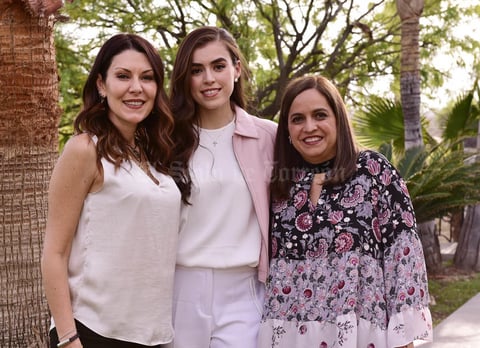 22032019 DESPEDIDA DE SOLTERA.  Bárbara con sus madrinas, Nancy y Canela.