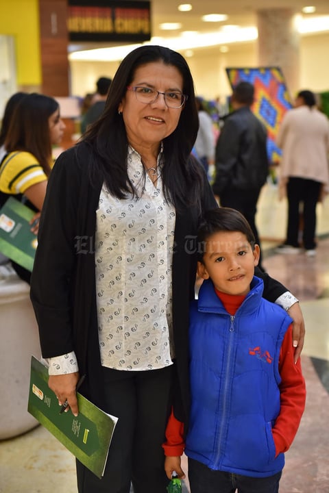 22032019 EN EL MALL.  Mónica y Felipe.