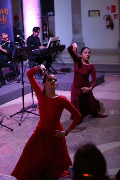 La ocasión se complementó con la participación especial de un grupo de danza contemporánea integrado por Cristian ferrani, Ana Karen García Badillo, Laura Padilla y Pamela.