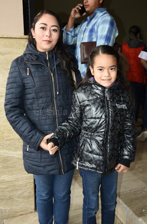 23032019 EN FAMILIA.  Jazmín y Julia.