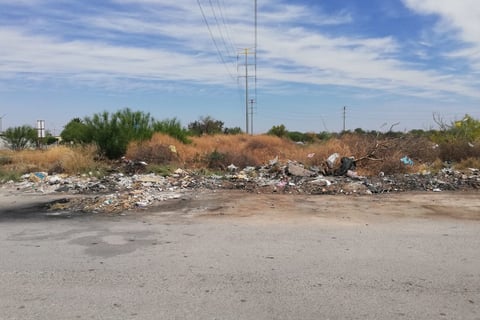 Hacen 'quemas'. En algunas partes hay manchas negras en el pavimento que son originadas por la quema de basura, que algunos vecinos desatan para reducir la basura.