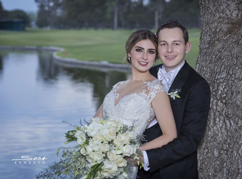 24032019 Ernesto Sosa M. y su prometida, Amani Hamdan A., recibieron la bendiciÃ³n del matrimonio en la Iglesia de la EncarnaciÃ³n. La pareja estuvo acompaÃ±ada por sus padres, Ernesto y Ma. Antonieta, Hassan y Patricia. Al caer la noche, familiares y amigos cercanos a los ahora esposos se dieron cita en el Club Campestre TorreÃ³n.- Sosa