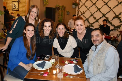 25032019 EN AMENA VELADA.  Cecy, Brenda, Cristy, Daniela, Sara y Omar.