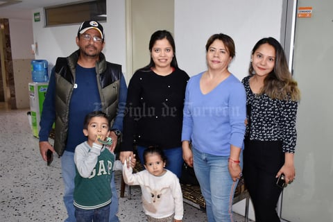 25032019 Pedro, Ana Belén, Martha, Luisa, Damián y María Paula.