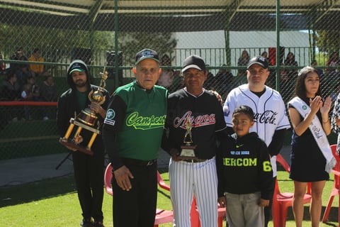 Los mejores elementos recibieron sus trofeos.
