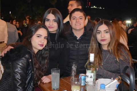 26032019 Alejandra, Mara, Christopher y Jazz.