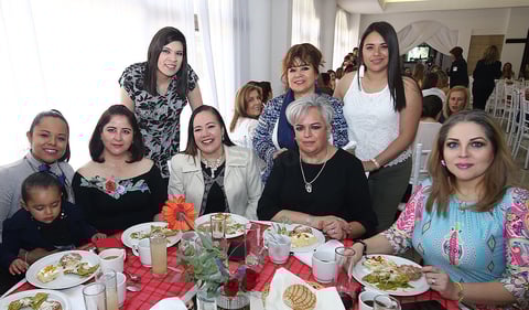 Grupo de amigas disfrutando de una agradable mañana.