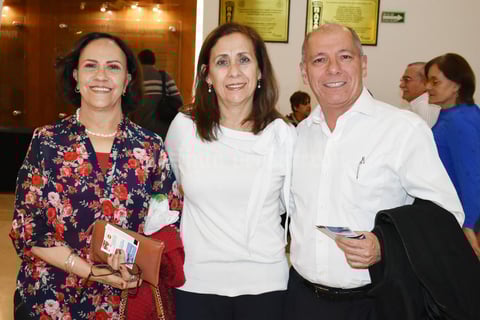 27032019 EN CONCIERTO DE LA CAMERATA.  Marcela, Susana y Arturo.