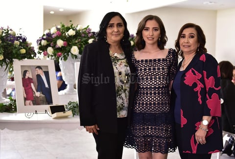 27032019 SE CASARá EN MAYO.  Sofía Ramírez Anduaga con Magaly Anduaga y Paty Lara.