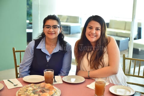 27032019 MUY CONTENTAS.  Paola y Nicole.