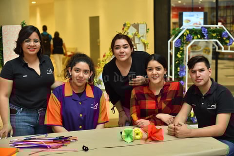 29032019 ENTRE AMIGOS.  Mario, Carolina, Alejandra, Arumy y Moroni.