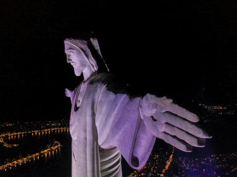 Se apagan las luces del mundo por la Hora del Planeta