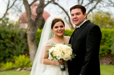 Carolina Jaime Gómez y Carlos Guillermo Molina Álvarez dieron el sí en el altar. Como testigos de su amor, estuvieron sus padres, Lic. Luis Fernando Jaime Jáquez y Elva Victoria Gómez de Jaime, Guillermo Molina Ramírez y Silvia Álvarez de Molina.