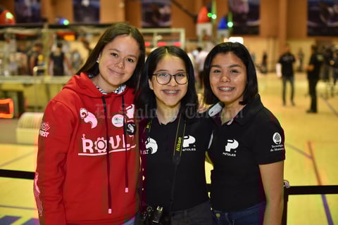31032019 MUY CONTENTAS.  Valeria, Reyna y Fernanda.