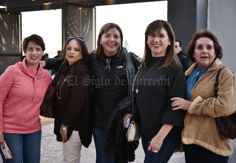 30032019 EN EL COLISEO.  Marcela, Erika, Genoveva, Ángeles y Ángeles.