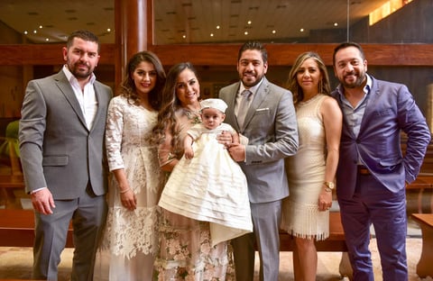 31032019 Marcelo, sus papás, Beto y Maribel, y sus padrinos, Marisol, Felipe, Salvador y Seline.
