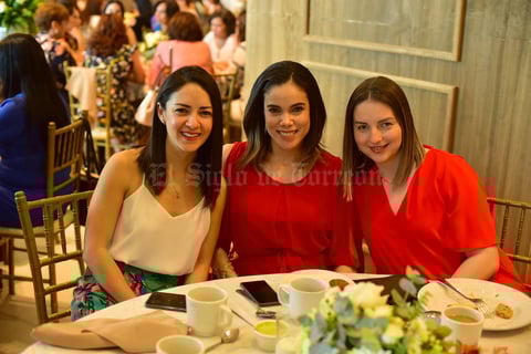 02042019 EN FIESTA DE DESPEDIDA.  Fernanda, Marcela y Fabiola.