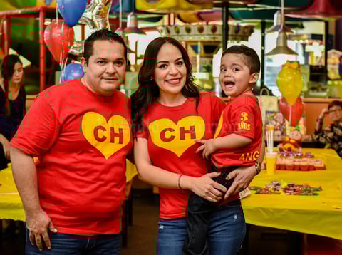 02042019 FELICES TRES AñOS.  Angelito acompañado de sus papás, Ángel Nieto y Jessica Marie, en su fiesta de cumpleaños.